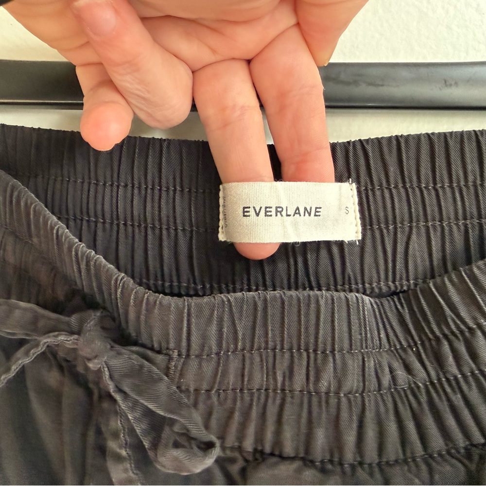 Everlane The Tapered Pant in Butterlite - Black - Picture 5 of 9